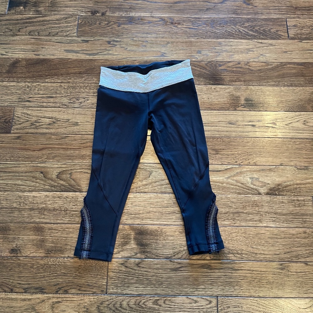Lululemon Athletica Black Cropped Reflective Leggings, Size 6, Black
